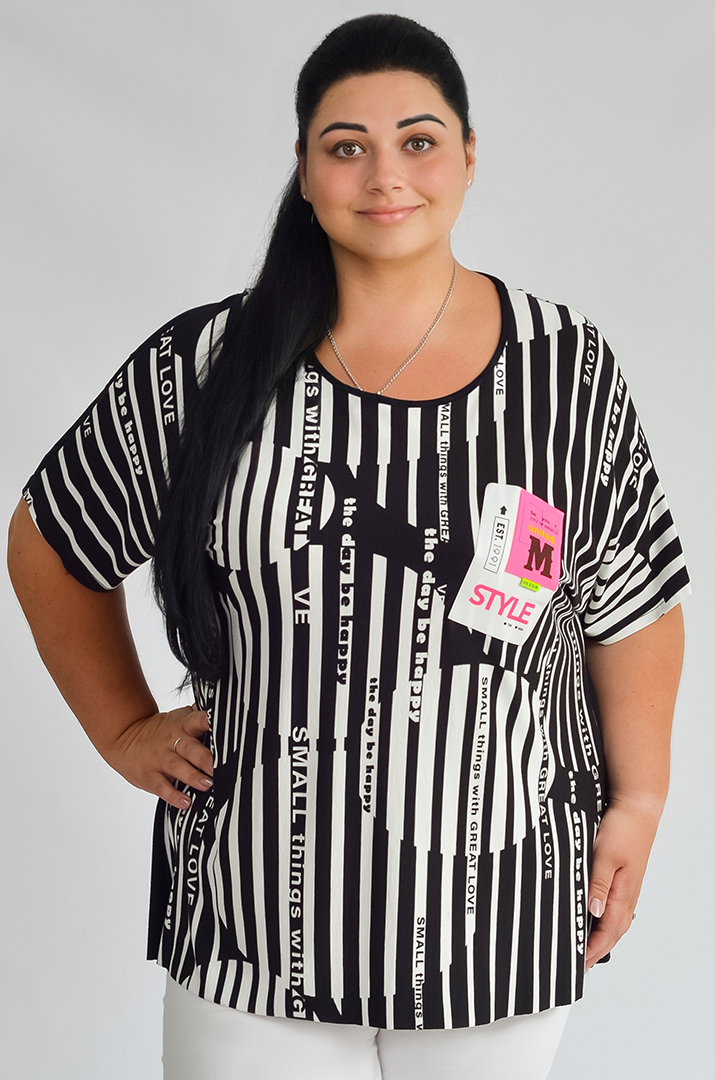 Футболка в чорно-білу смужку з написами великих розмірів