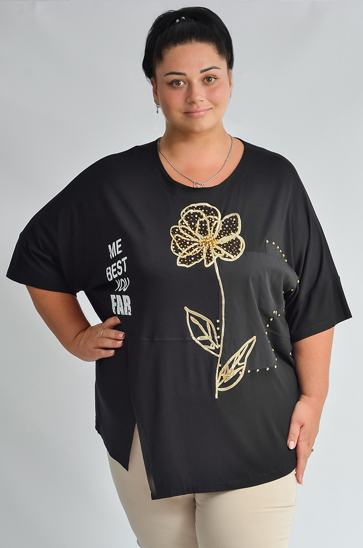 Футболка з декоративною квіткою та написом великих розмірів
