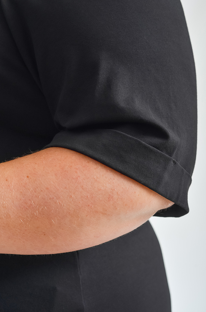 Футболка довга з яскравими блискавками великих розмірів