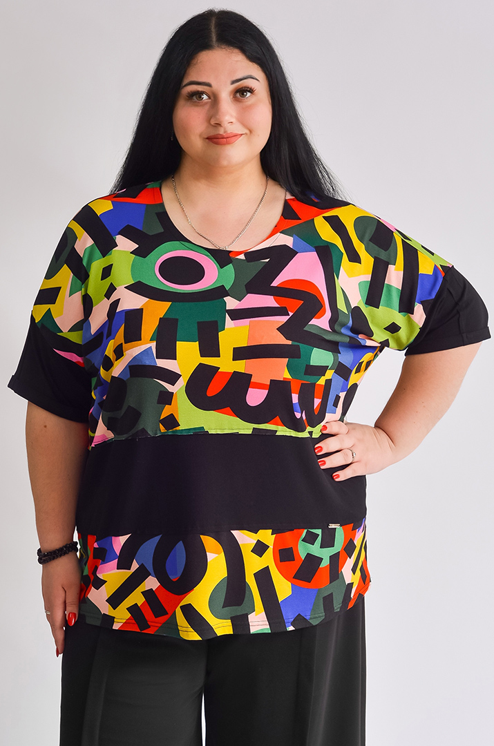 Футболка в яскравий геометричний принт великих розмірів