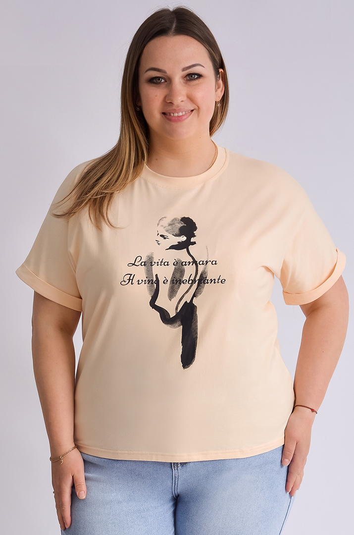 Футболка короткая с художественным принтом и надписью больших размеров