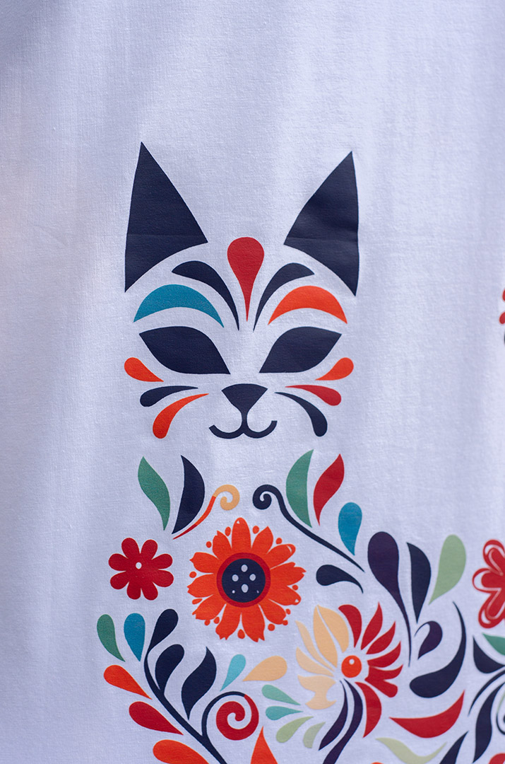 Футболка з котиком в орнамент великих розмірів