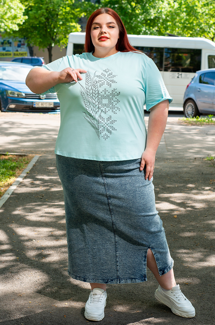 Футболка у етно-стилі великих розмірів