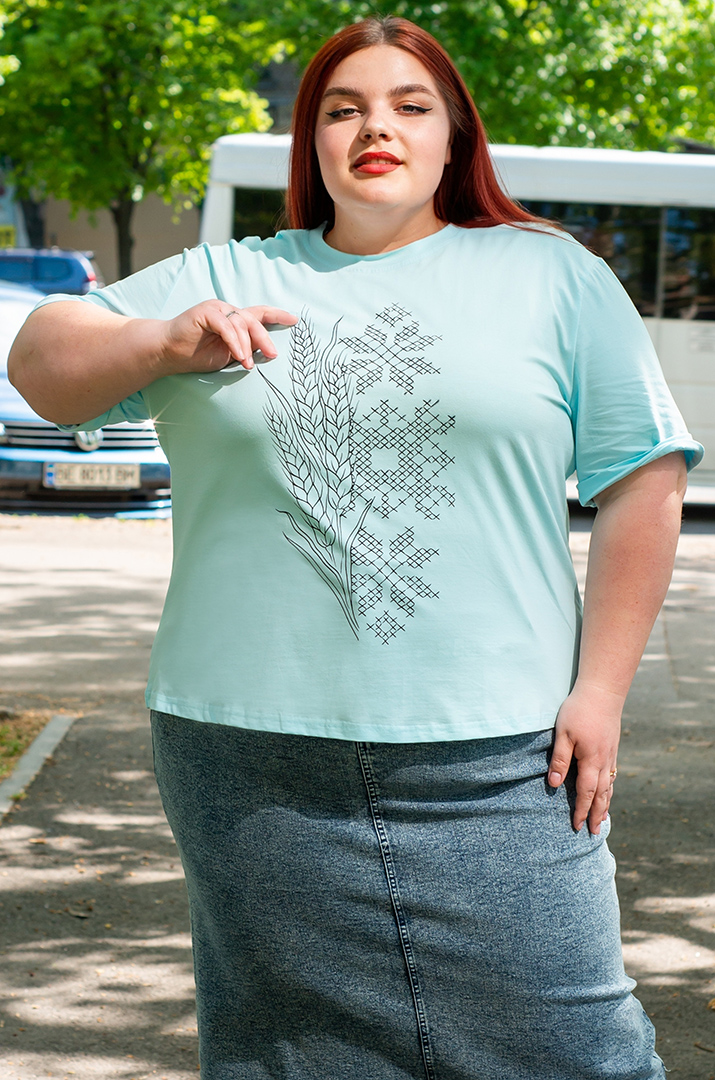 Футболка у етно-стилі великих розмірів