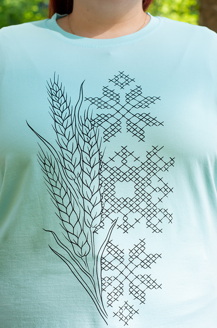 Футболка у етно-стилі великих розмірів