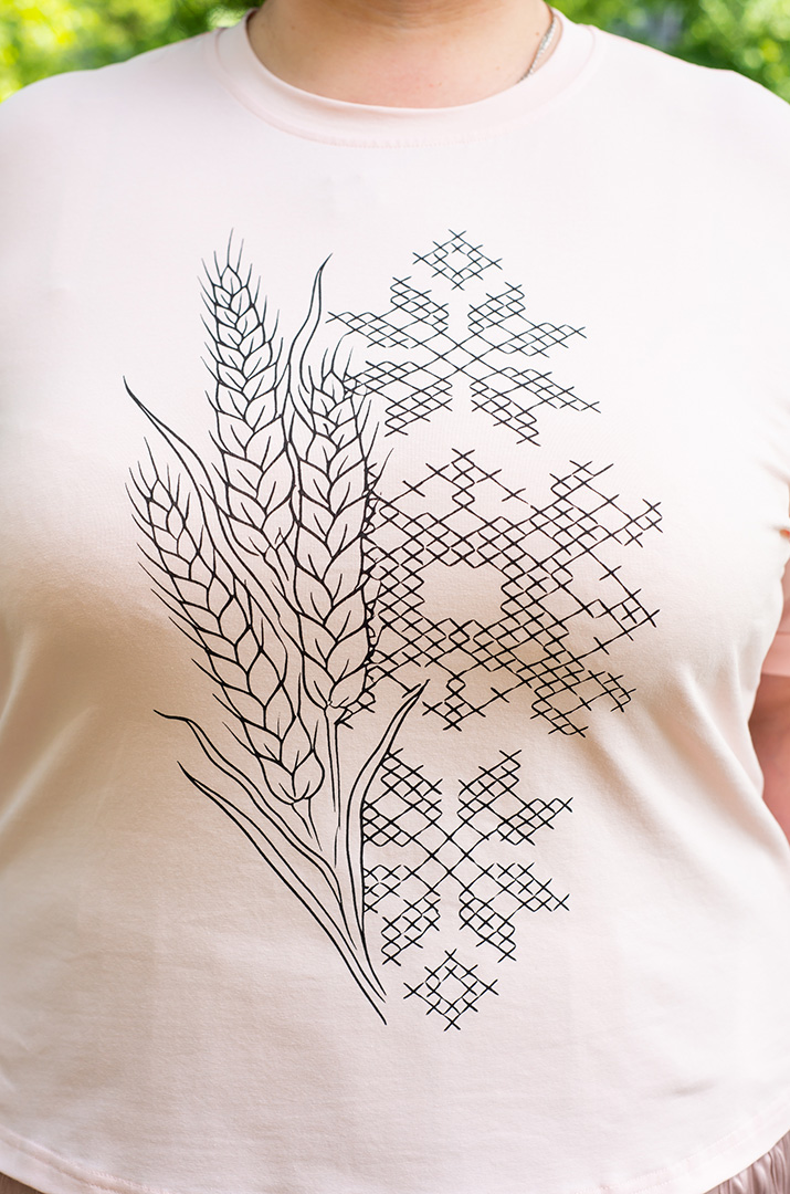 Футболка у етно-стилі великих розмірів