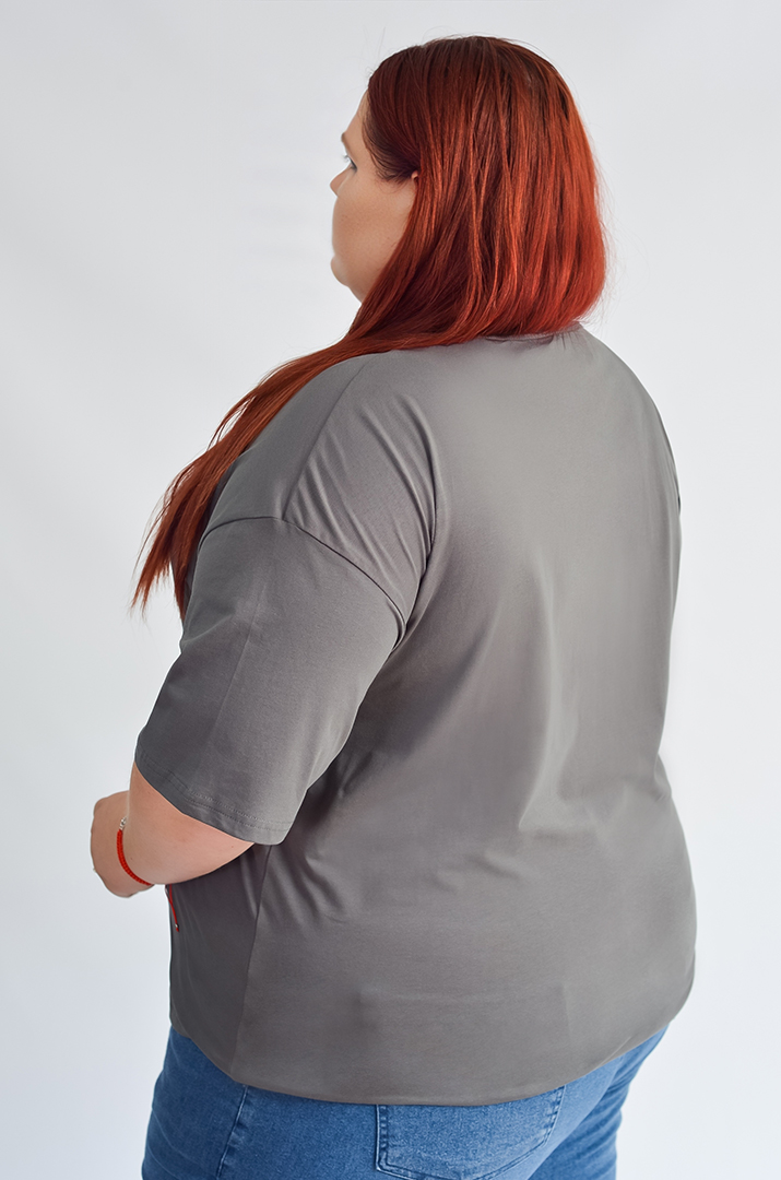 Футболка коротка з прикрасою великих розмірів