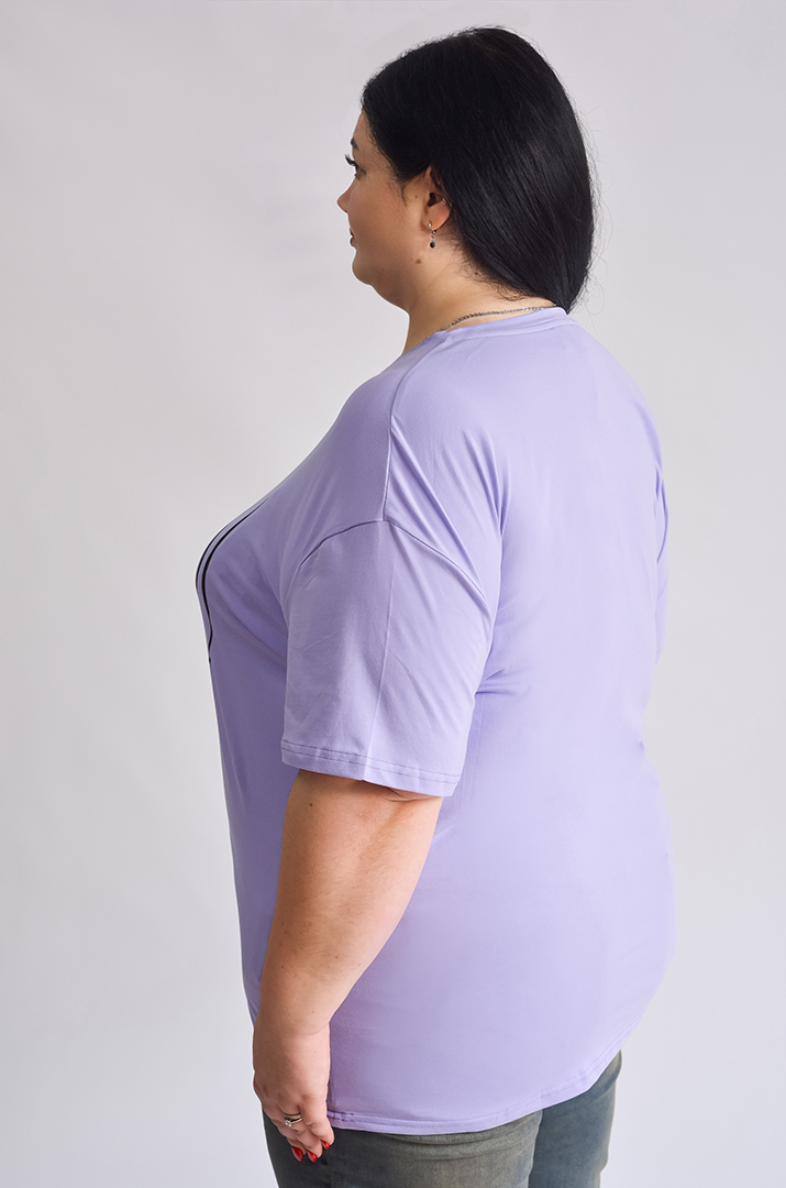 Футболка трикотажна з мінімалістичним принтом великих розмірів