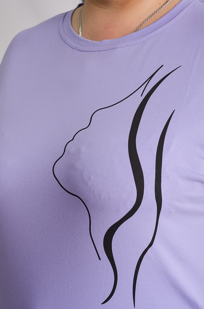 Футболка трикотажна з мінімалістичним принтом великих розмірів