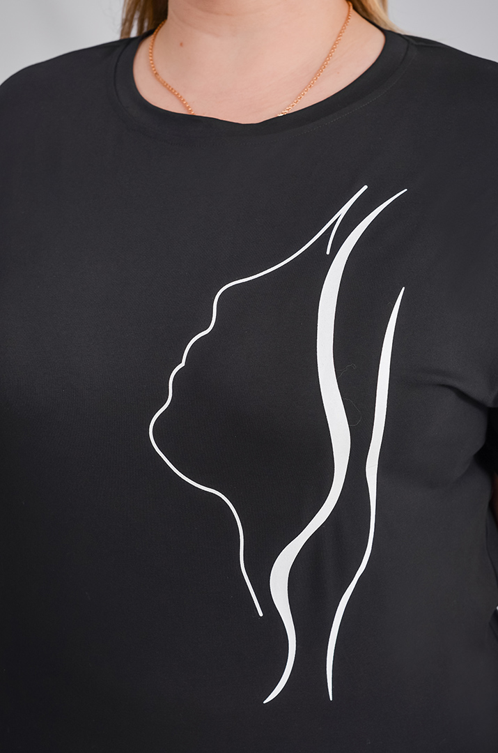 Футболка трикотажна з мінімалістичним принтом великих розмірів