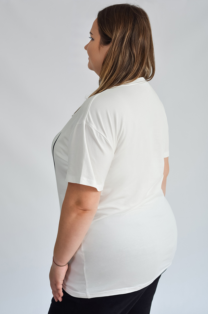 Футболка трикотажна з мінімалістичним принтом великих розмірів