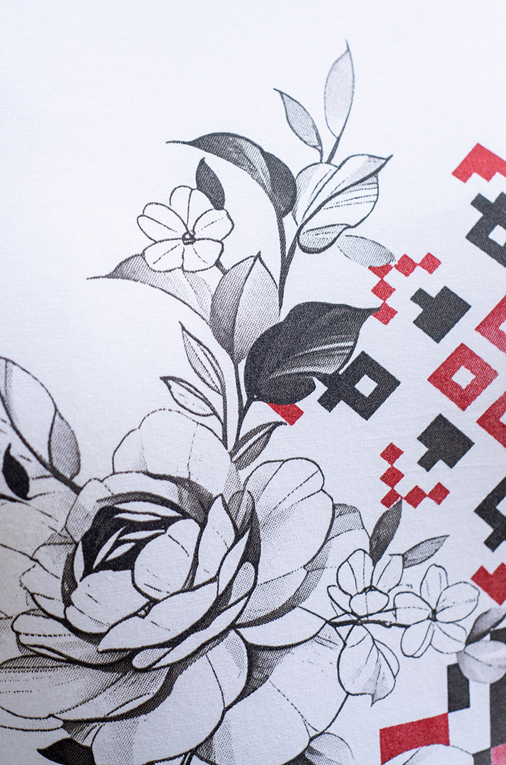 Футболка трикотажна з принтом-вишивкою великих розмірів