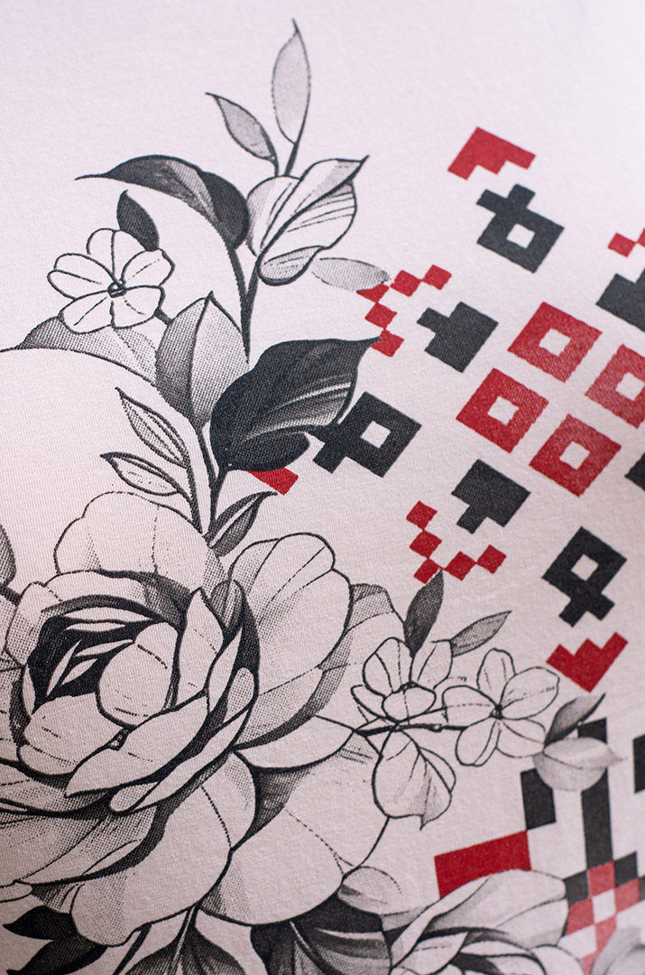 Футболка трикотажна з принтом-вишивкою великих розмірів