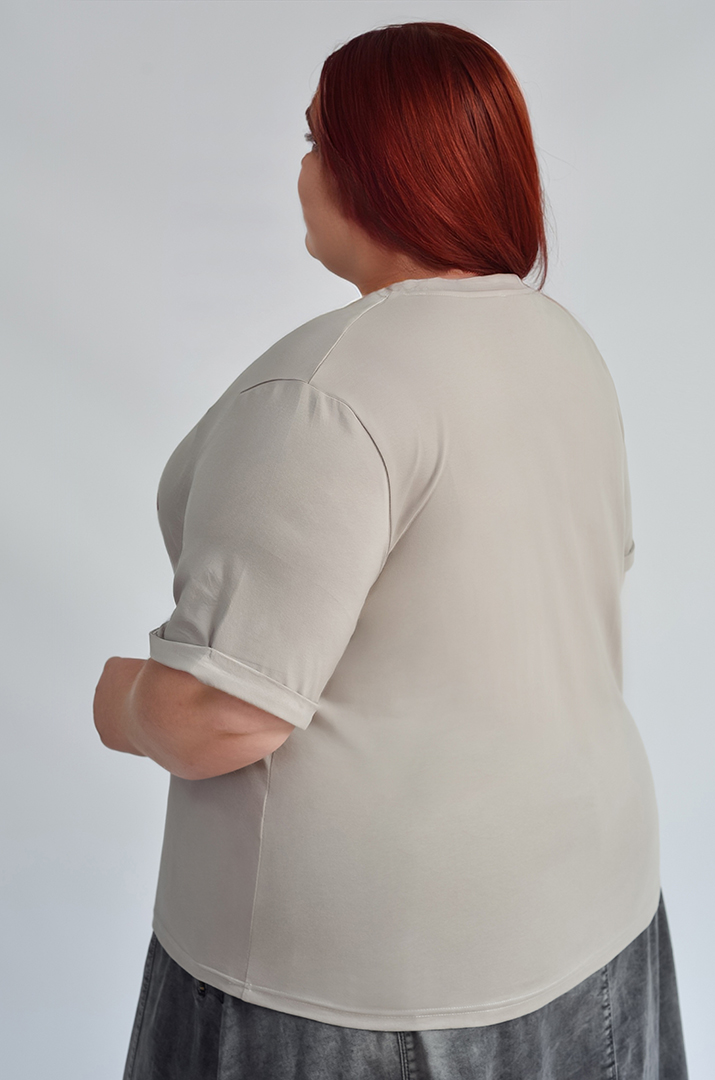 Футболка трикотажна з принтом-вишивкою великих розмірів