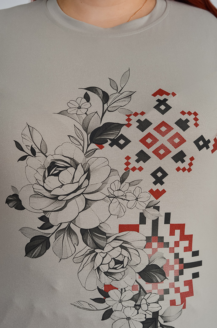 Футболка трикотажна з принтом-вишивкою великих розмірів