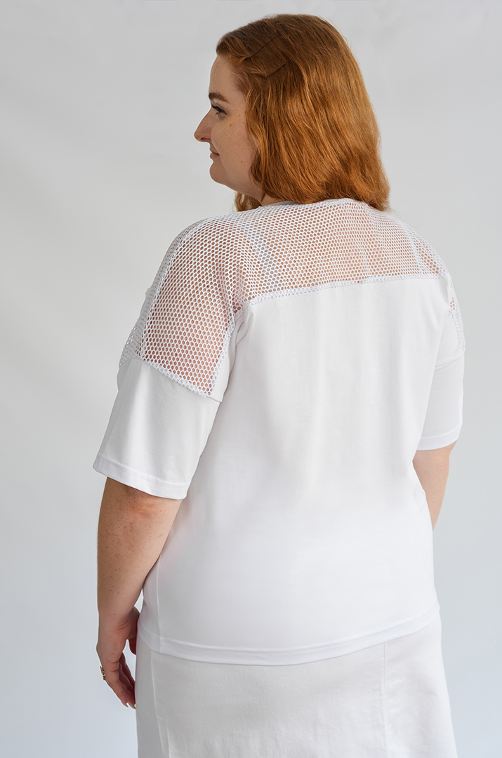 Футболка з декоративною сіткою та перлинами великих розмірів