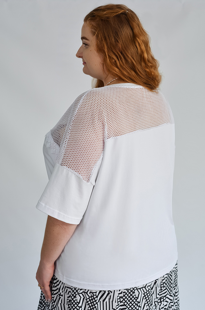 Футболка білого кольору з мереживом та сіточкою великих розмірів