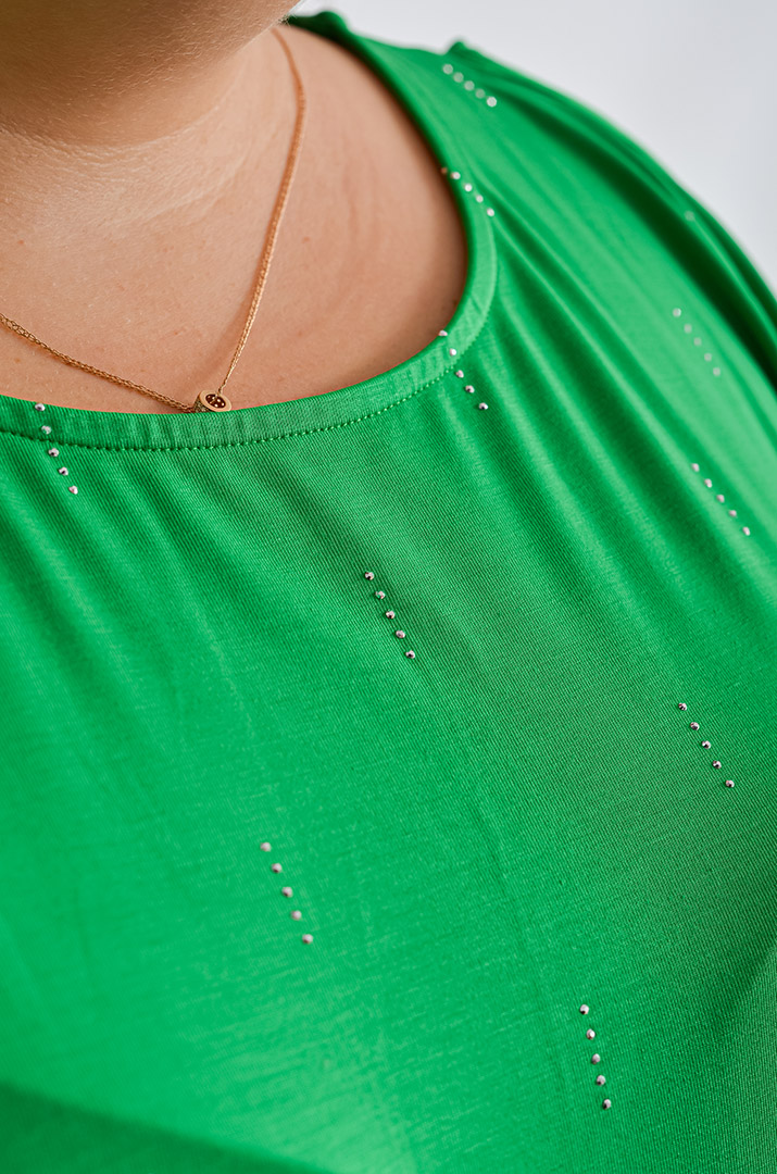 Футболка довга з вирізами на плечах та стразами великих розмірів