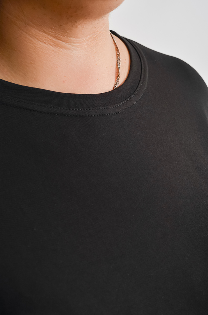 Базова довга футболка в однотонному виконанні великих розмірів