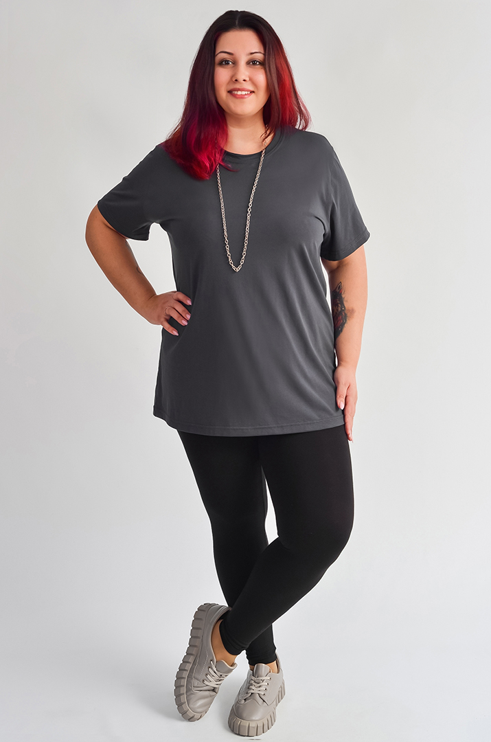 Базова довга футболка в однотонному виконанні великих розмірів