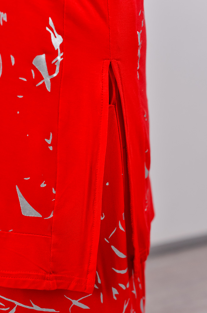 Футболка зі сріблястим абстрактним принтом великих розмірів