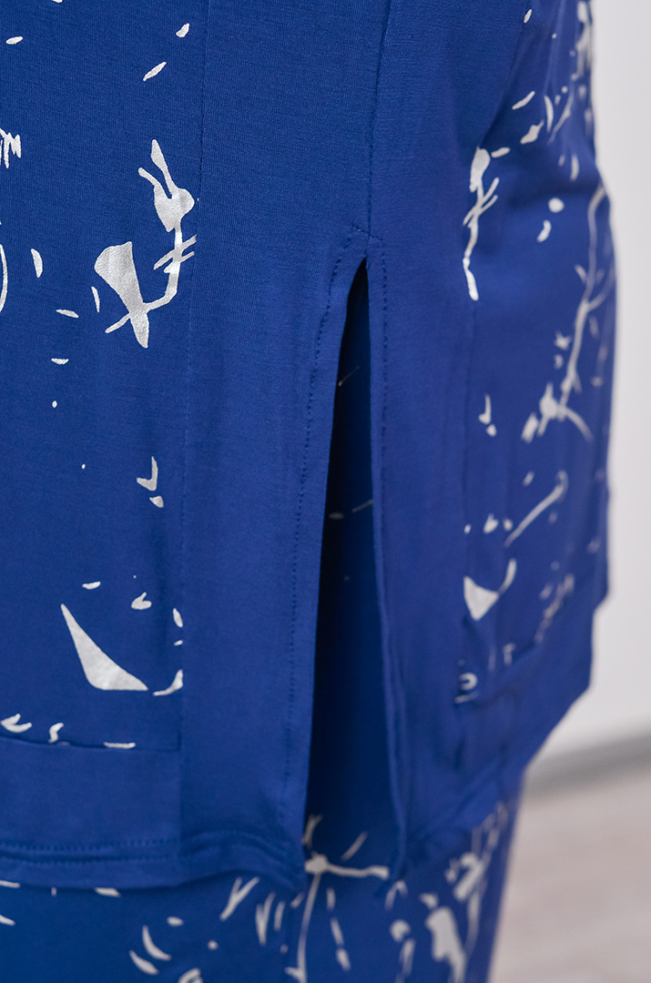 Футболка зі сріблястим абстрактним принтом великих розмірів