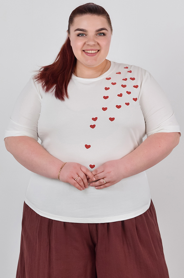 Футболка с рельефной аппликацией в виде сердечек больших размеров
