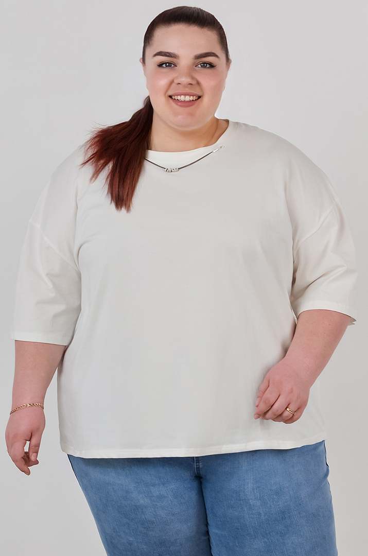 Футболка однотонная со съемным украшением больших размеров