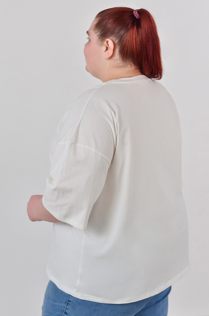 Футболка однотонная со съемным украшением больших размеров