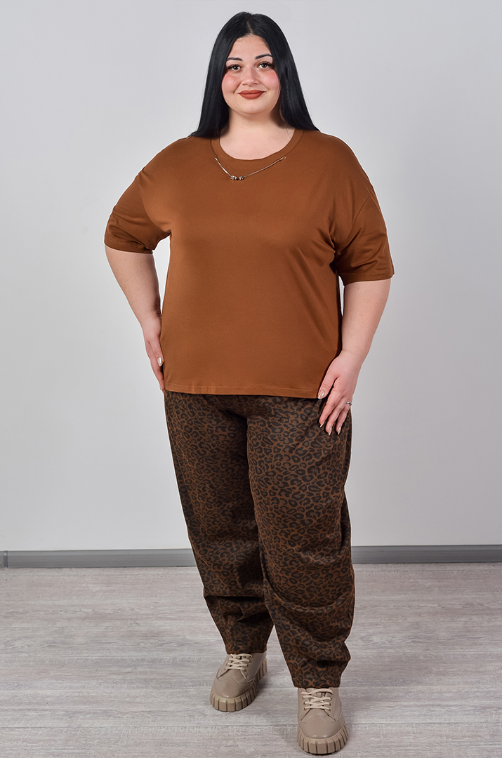 Футболка однотонная со съемным украшением больших размеров