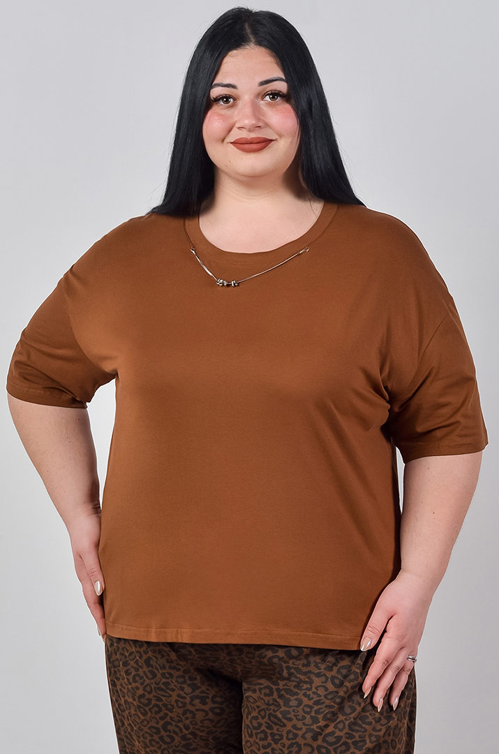 Футболка однотонная со съемным украшением больших размеров