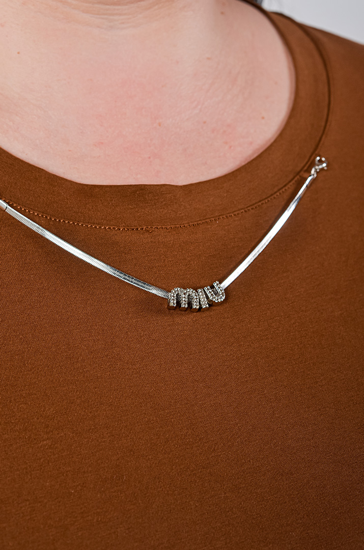 Футболка однотонная со съемным украшением больших размеров