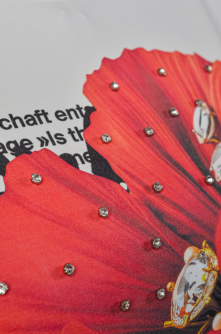 Футболка довга з графічним малюнком та камінціями великих розмірів