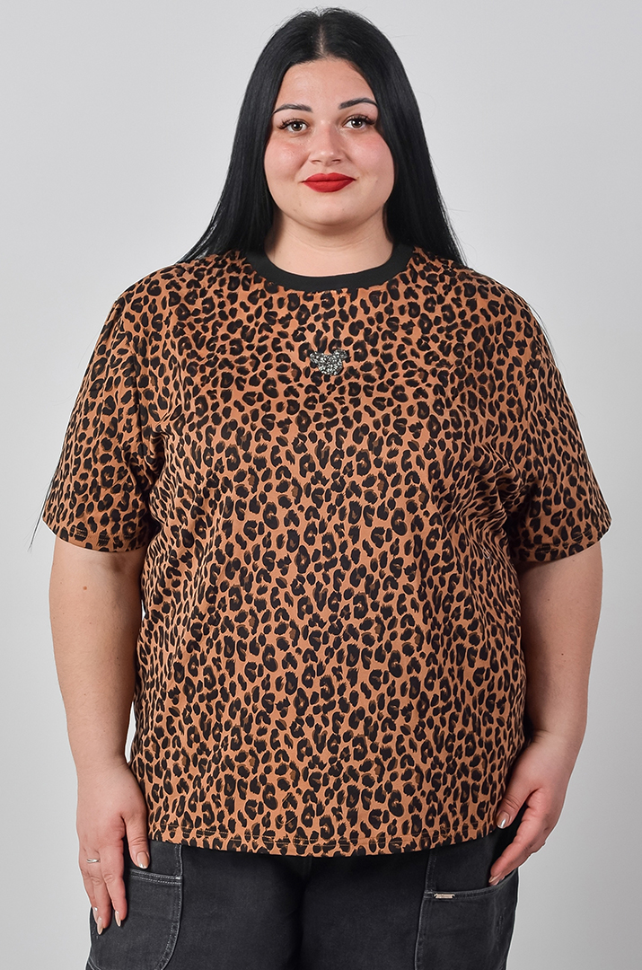 Футболка з леопардовим принтом і декоративними камінцями великих розмірів