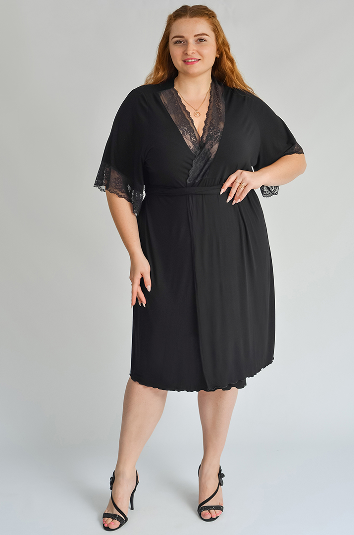 Чорний халат на запах із мереживними вставками великих розмірів