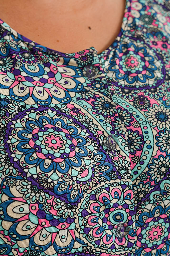 Халат короткий з принтом та на ґудзиках великих розмірів