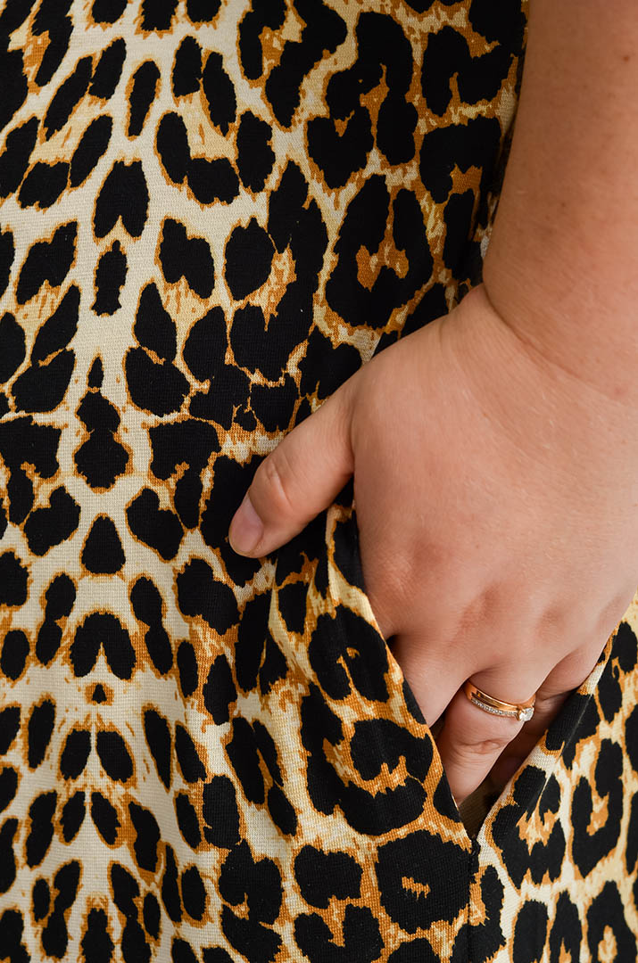 Халат короткий з принтом та на ґудзиках великих розмірів