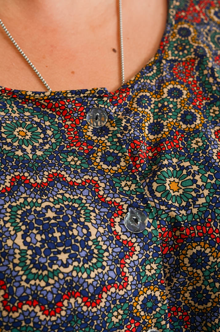 Халат короткий з принтом та на ґудзиках великих розмірів