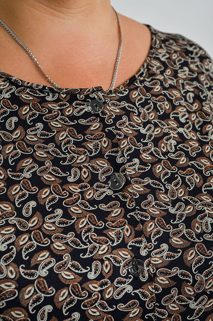 Халат короткий з принтом та на ґудзиках великих розмірів