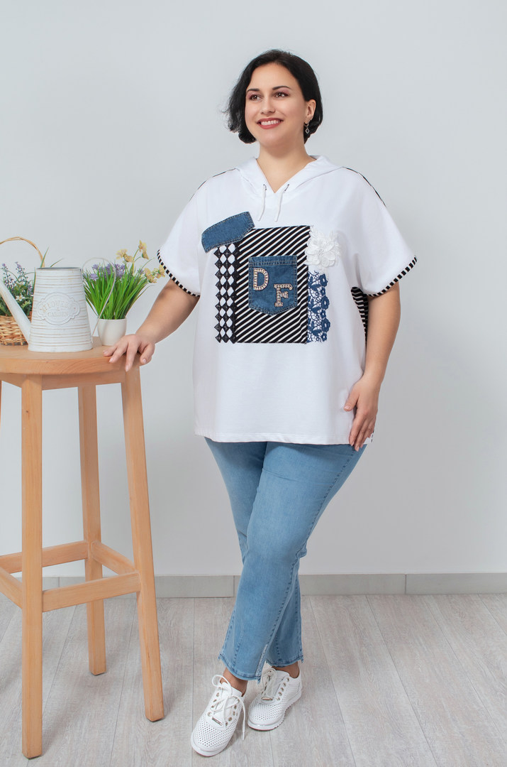 Літнє худі декороване мереживом і стразами супер батал