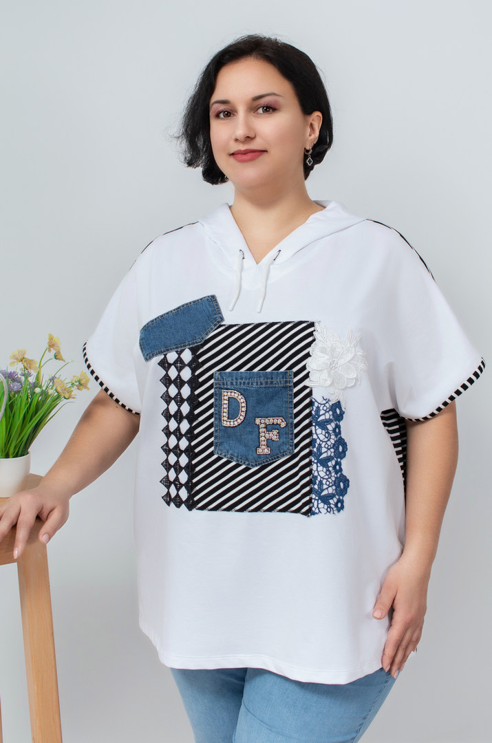 Літнє худі декороване мереживом і стразами супер батал