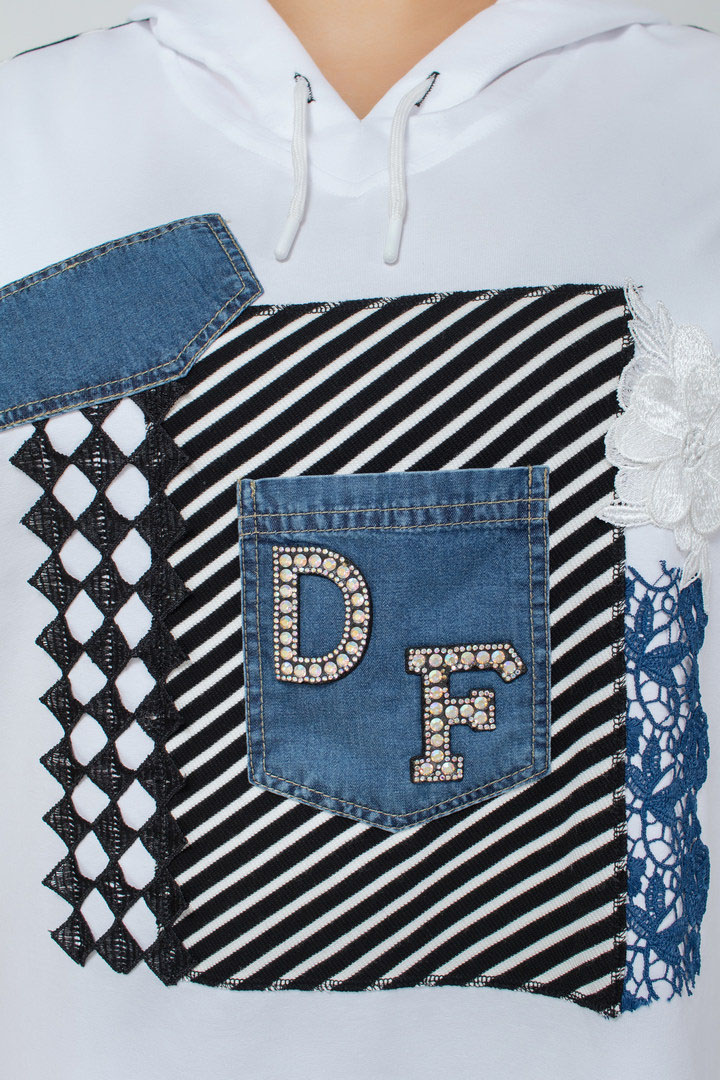 Літнє худі декороване мереживом і стразами супер батал