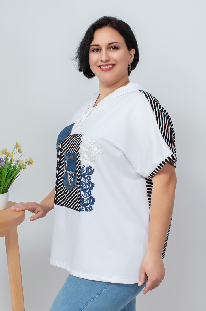 Літнє худі декороване мереживом і стразами супер батал