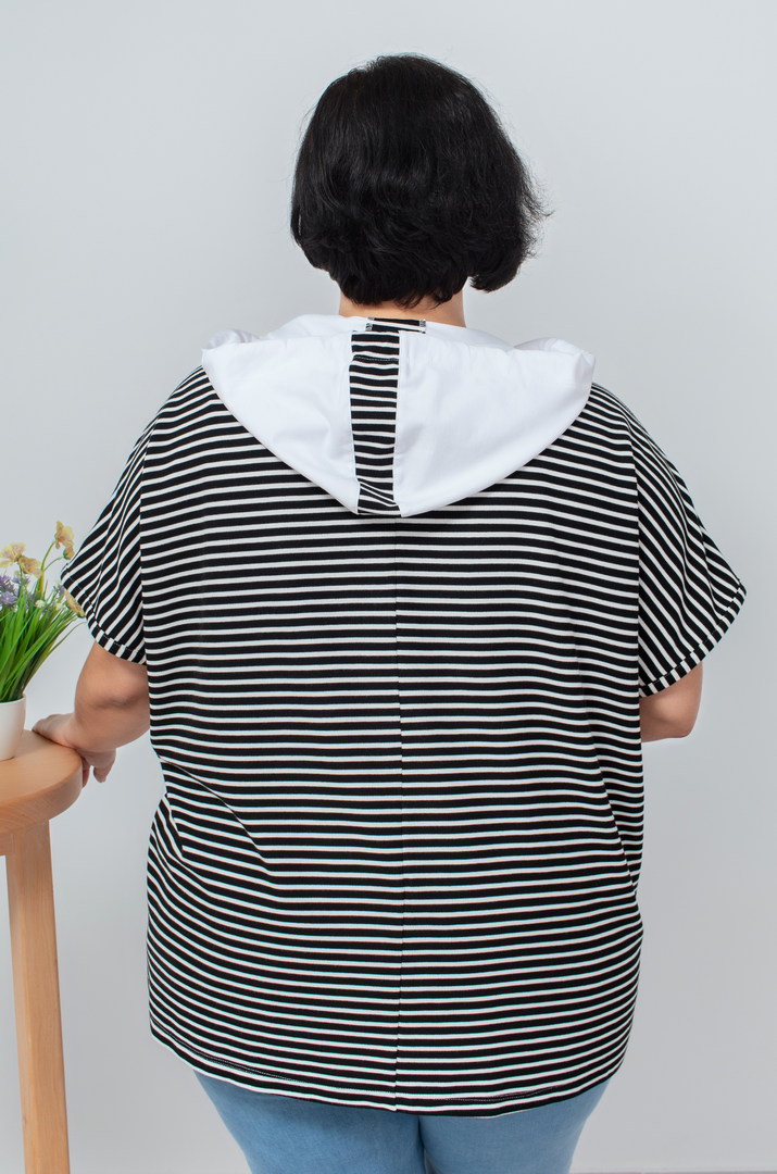 Літнє худі декороване мереживом і стразами супер батал