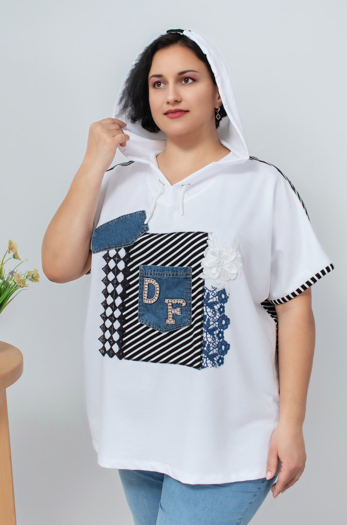 Літнє худі декороване мереживом і стразами супер батал