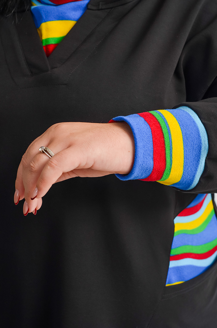 Худі в чорному кольорі з контрастними смужками великих розмірів