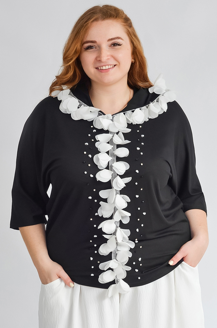 Худі з об’ємними пелюстками і намистинами великих розмірів