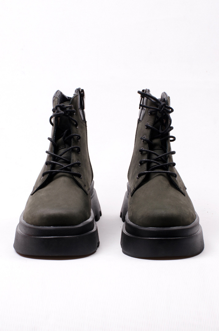 Теплі черевики у трендовому кольорі великих розмірів