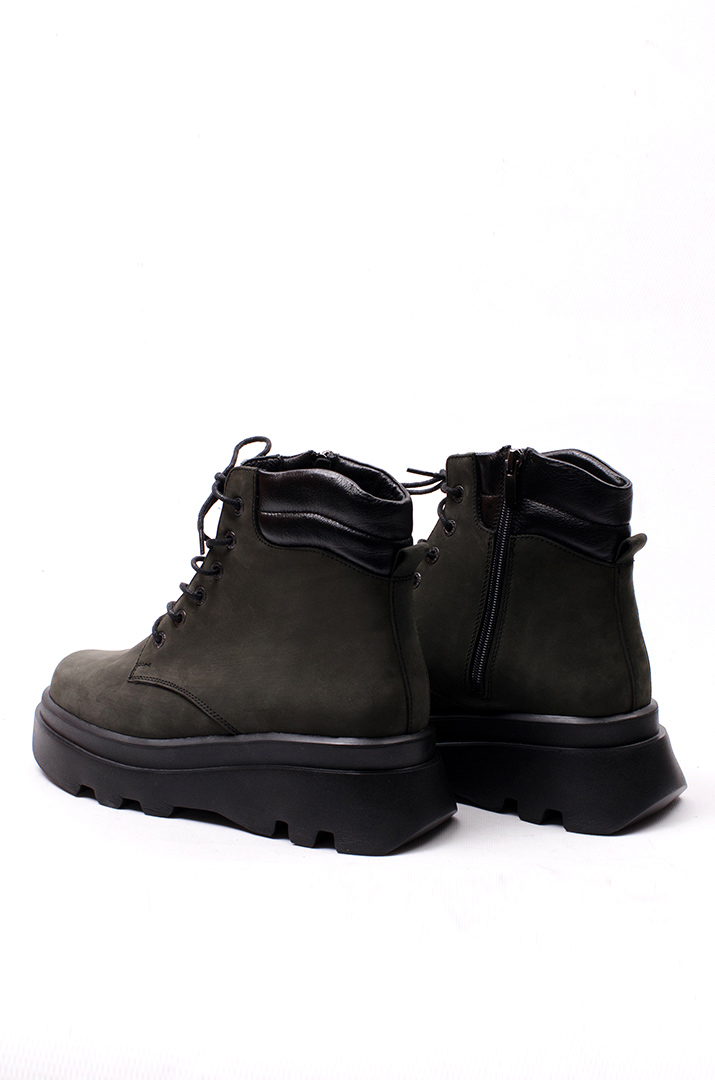 Теплі черевики у трендовому кольорі великих розмірів