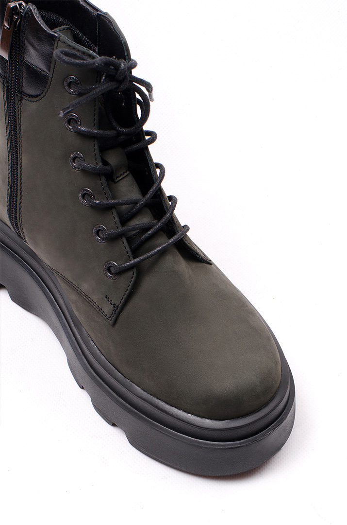 Теплі черевики у трендовому кольорі великих розмірів